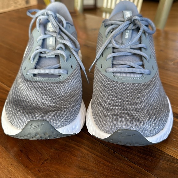 Nike Revolution 5 Men’s Sneakers Size 9 - Picture 3 of 6